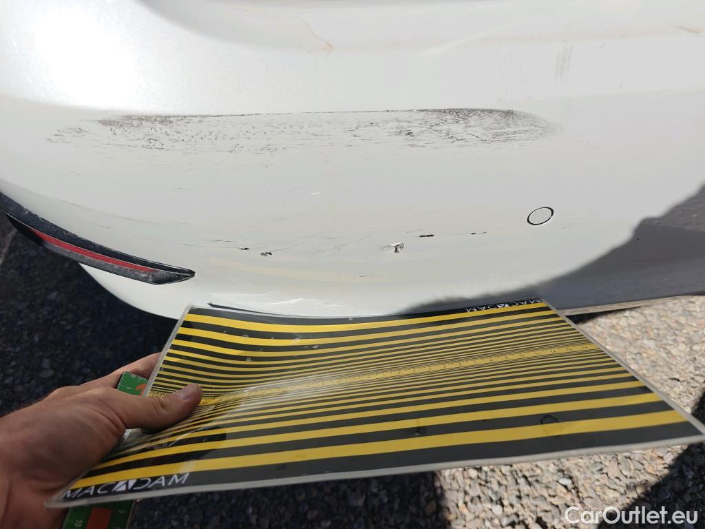  Bmw  Serie 3 BMW  / 2018 / 4P / sedán 320d Auto. #17