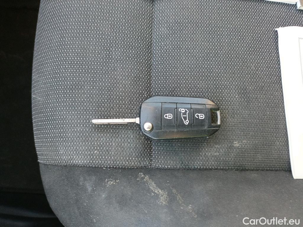  Peugeot  Partner PEUGEOT  / 2018 / 3P / furgón derivado de turismo Pro Standard 600kg BlueHDi 73kW (AC) #4