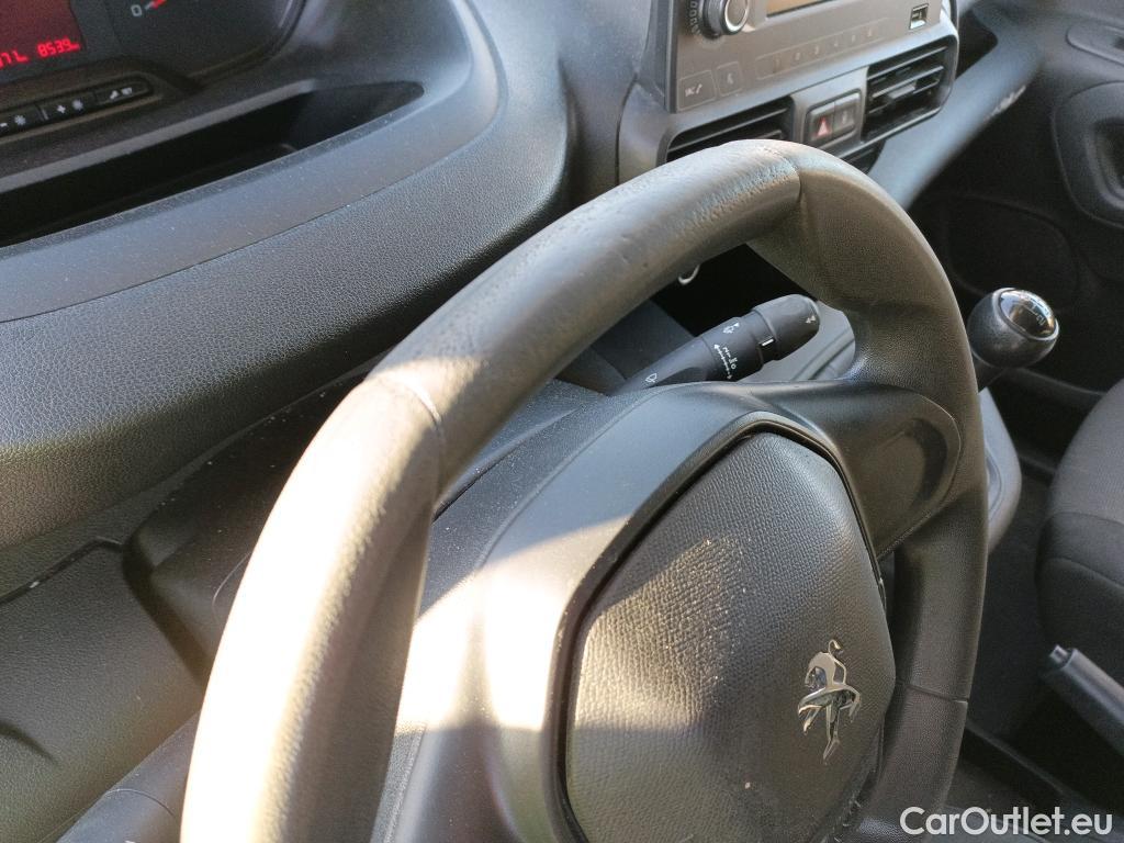  Peugeot  Partner PEUGEOT  / 2018 / 3P / furgón derivado de turismo Pro Standard 600kg BlueHDi 73kW (AC) #46