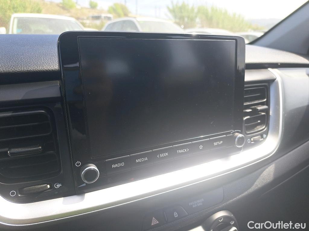  KIA  STONIC KIA  / 2017 / 5P / todoterreno 1.2 DPi 62kW (84CV) Concept #40