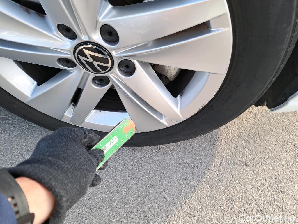  Volkswagen  Golf  VOLKSWAGEN / 2020 / 5P / berlina con portón 2.0 TDI 85kW (115CV) #23