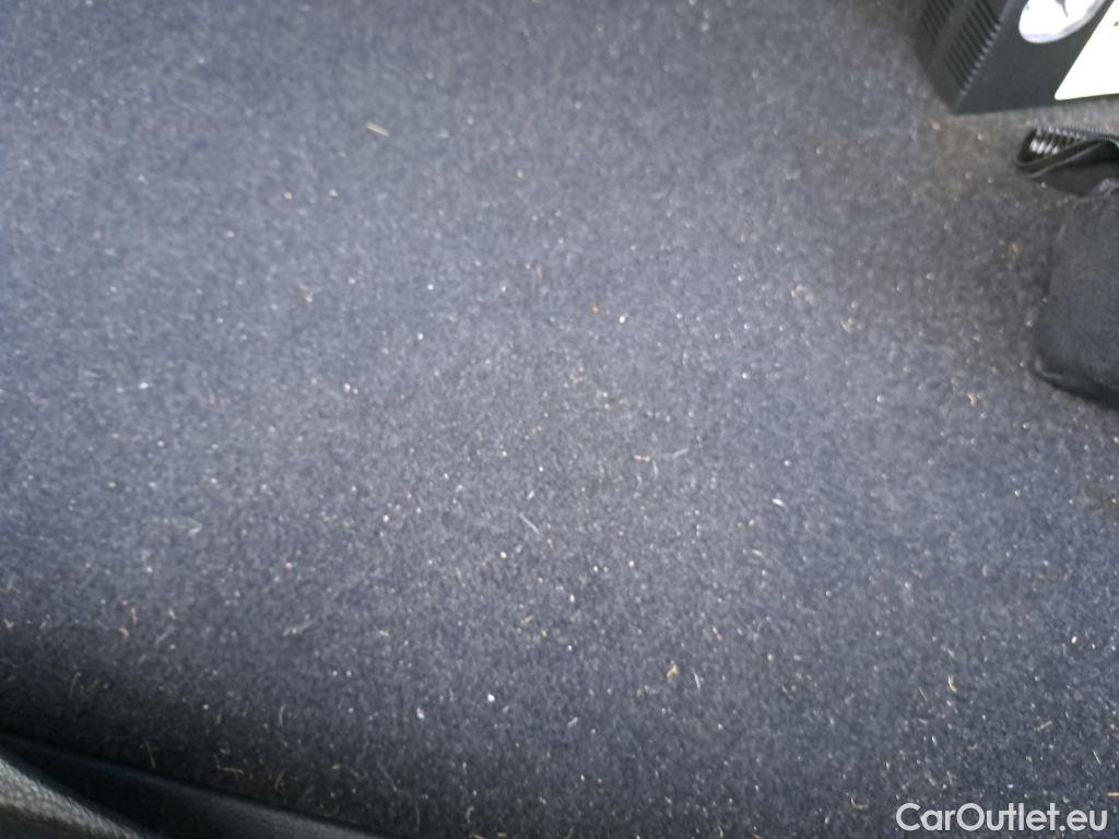  Volkswagen  Golf  VOLKSWAGEN / 2020 / 5P / berlina con portón 2.0 TDI 85kW (115CV) #19