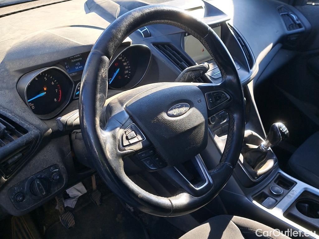  Ford  Kuga FORD  / 2016 / 5P / todoterreno 1.5 EcoBoost 88kW 4x2 Trend+ (CX) #32