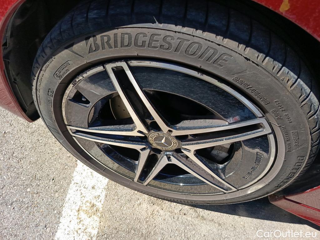  Mercedes  C-Klasse MERCEDES-BENZ Clase C / 2021 / 4P / sedán C 220 d 4MATIC #3