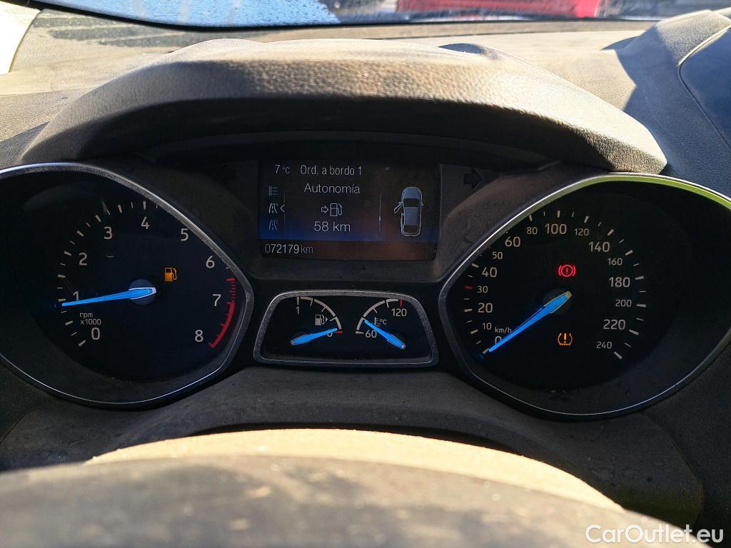  Ford  Kuga FORD  / 2016 / 5P / todoterreno 1.5 EcoBoost 88kW 4x2 Trend+ (CX) #44