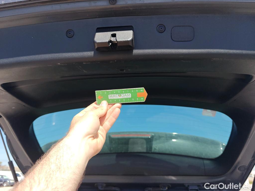  KIA  Sportage KIA  1.6MHEV Drive 100kW(136CV) 4x2(Crist Tintados) #18