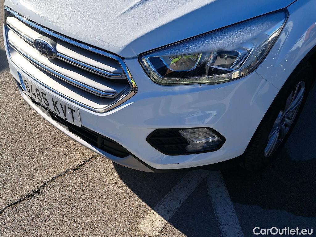  Ford  Kuga FORD  / 2016 / 5P / todoterreno 1.5 EcoBoost 88kW 4x2 Trend+ (CX) #38