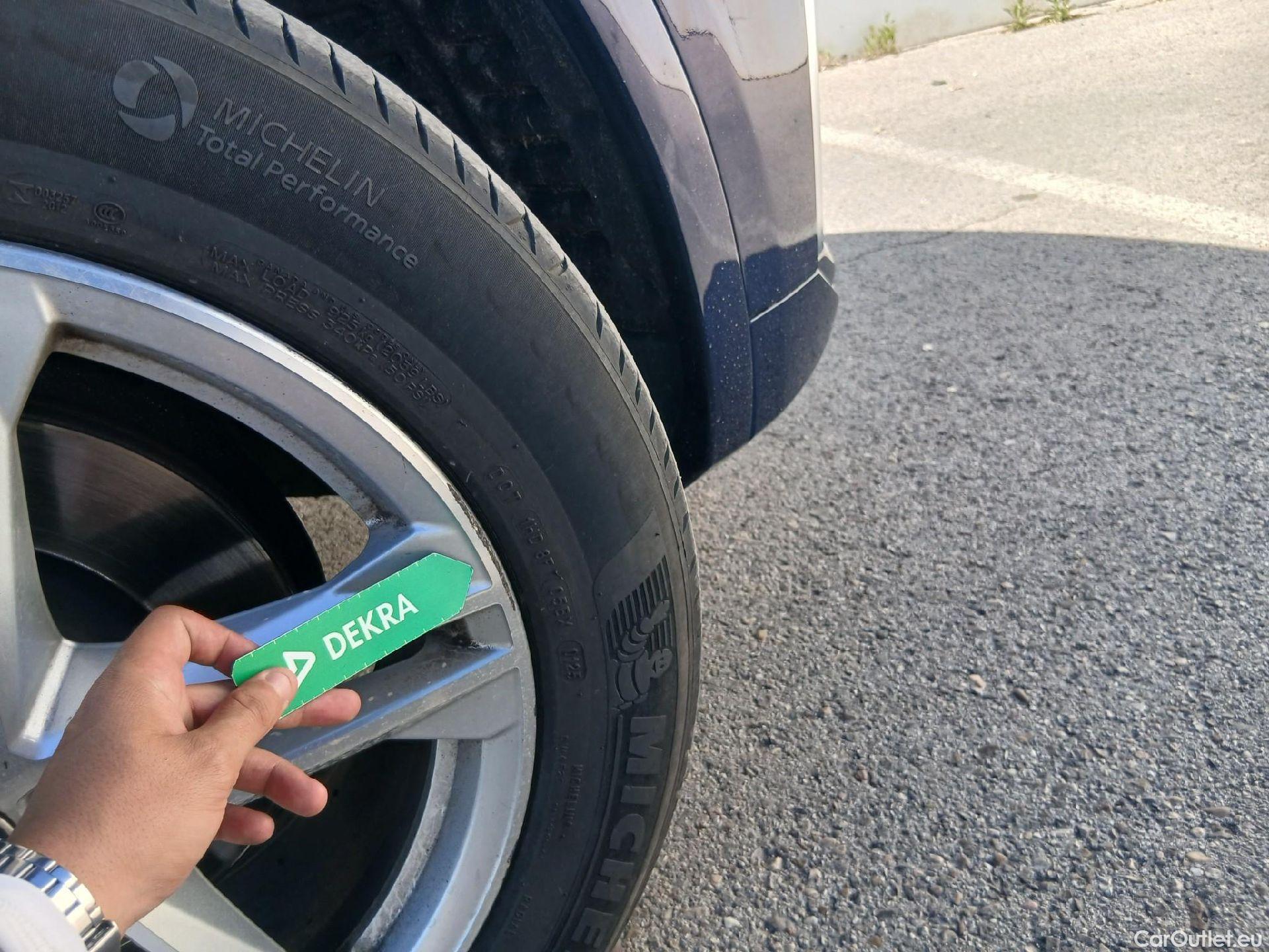  Audi  Q5 AUDI  / 2020 / 5P / todoterreno Genuine 40 TDI 150kW quattro-ultra #16