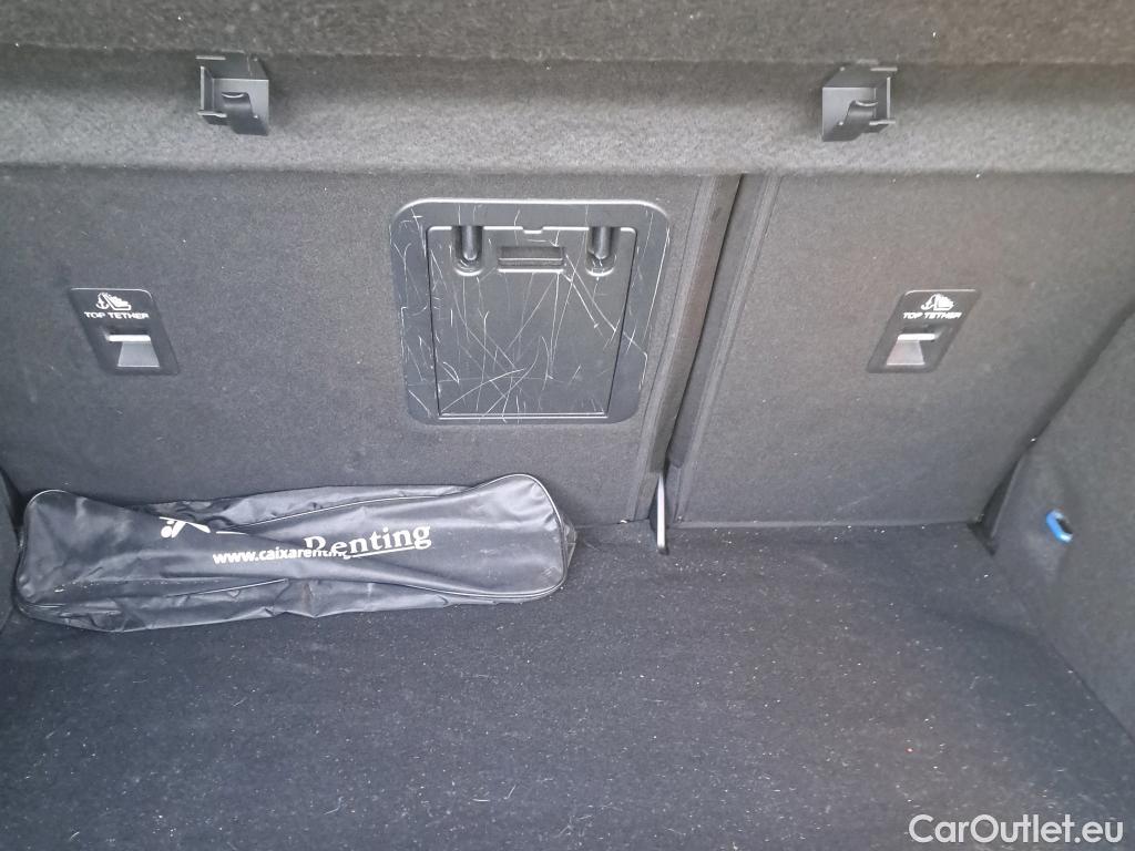  Ford  Focus FORD  / 2018 / 5P / berlina con portón 1.0 Ecoboost MHEV 92kW ST-Line Style SIP (AC2) #9