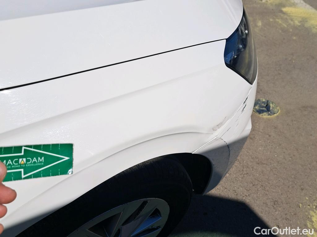  Skoda  Fabia SKODA  / 2021 / 5P / berlina con portón 1.0 TSI 70KW (95CV) Ambition (AC) #4