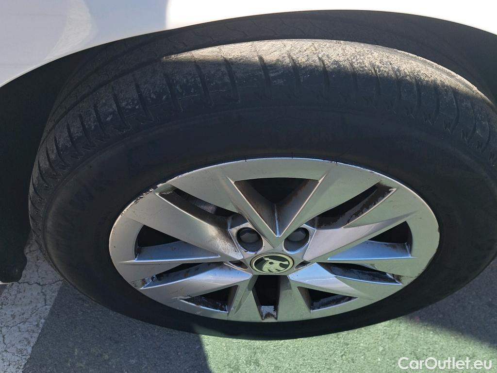  Skoda  Fabia SKODA  / 2021 / 5P / berlina con portón 1.0 TSI 70KW (95CV) Ambition (AC) #23