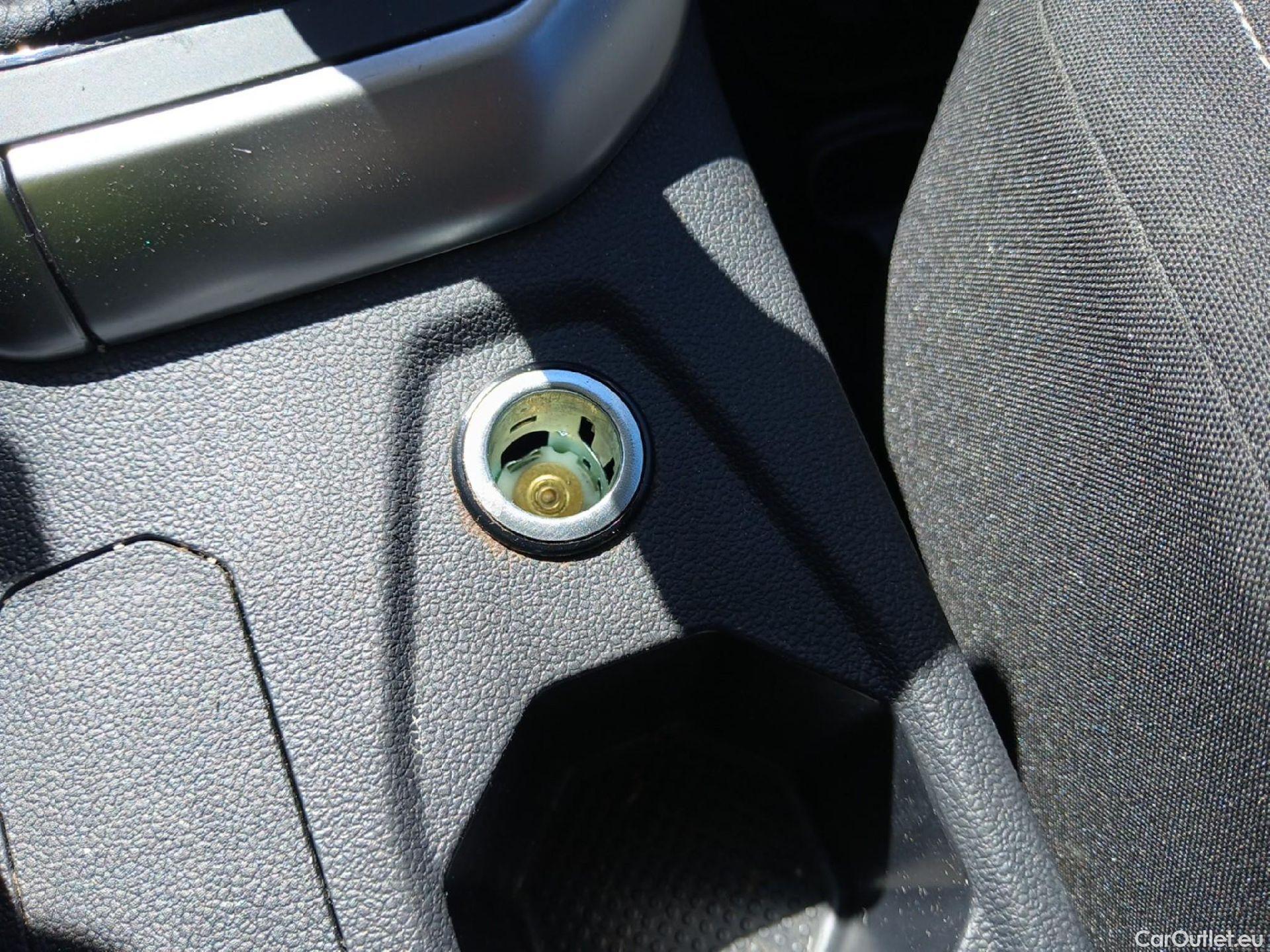  Volkswagen  Polo VOLKSWAGEN  / 2021 / 5P / berlina con portón Life 1.0 TSI 70kW (95CV) #4