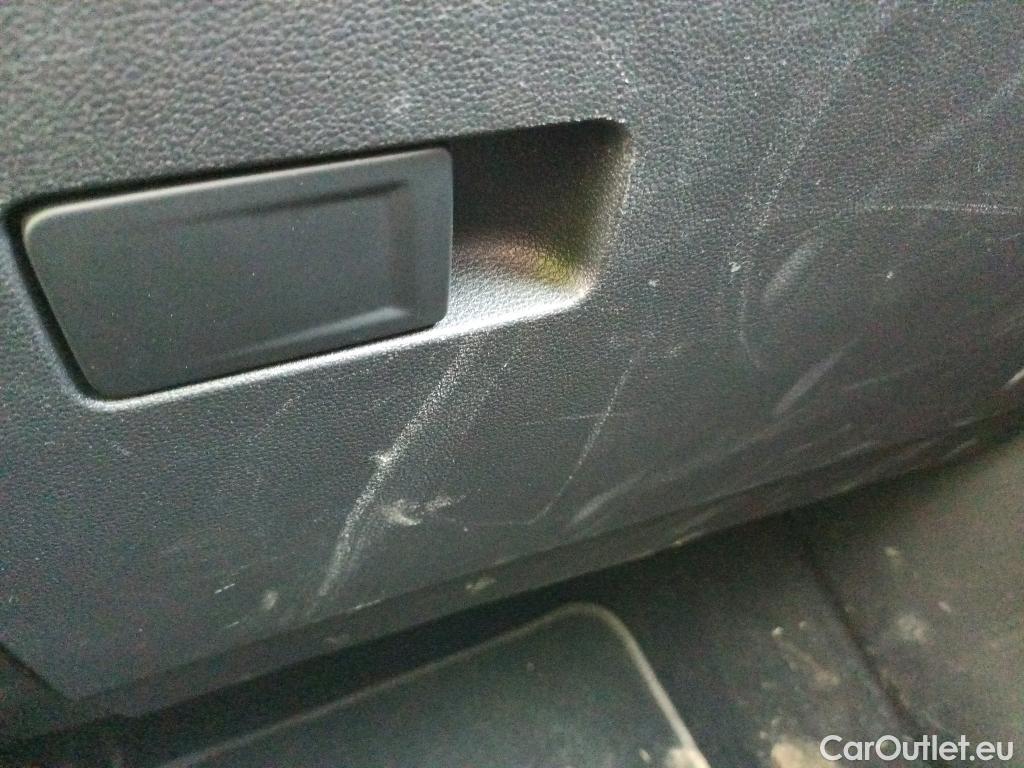  Volkswagen  Golf  VOLKSWAGEN / 2020 / 5P / berlina con portón Life 1.0 eTSI 81kW (110CV) DSG #15