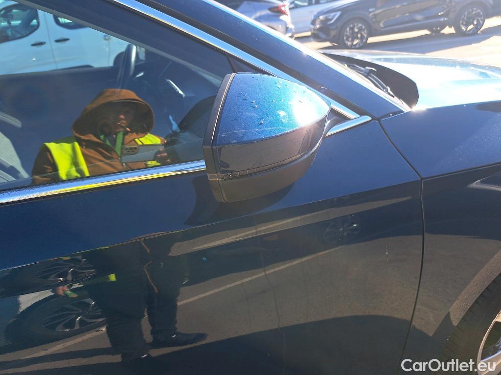  Skoda  Octavia SKODA  / 2020 / 5P / familiar Combi 2.0 TDI 110kW(150CV) DSG Ambition #33