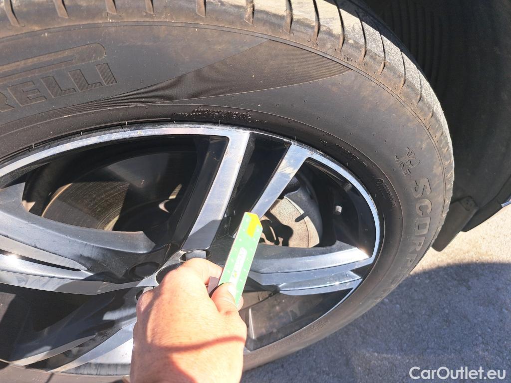  Volvo  XC60 VOLVO  / 2017 / 5P / todoterreno 2.0 T6 AWD Recharge R-Design Auto #9