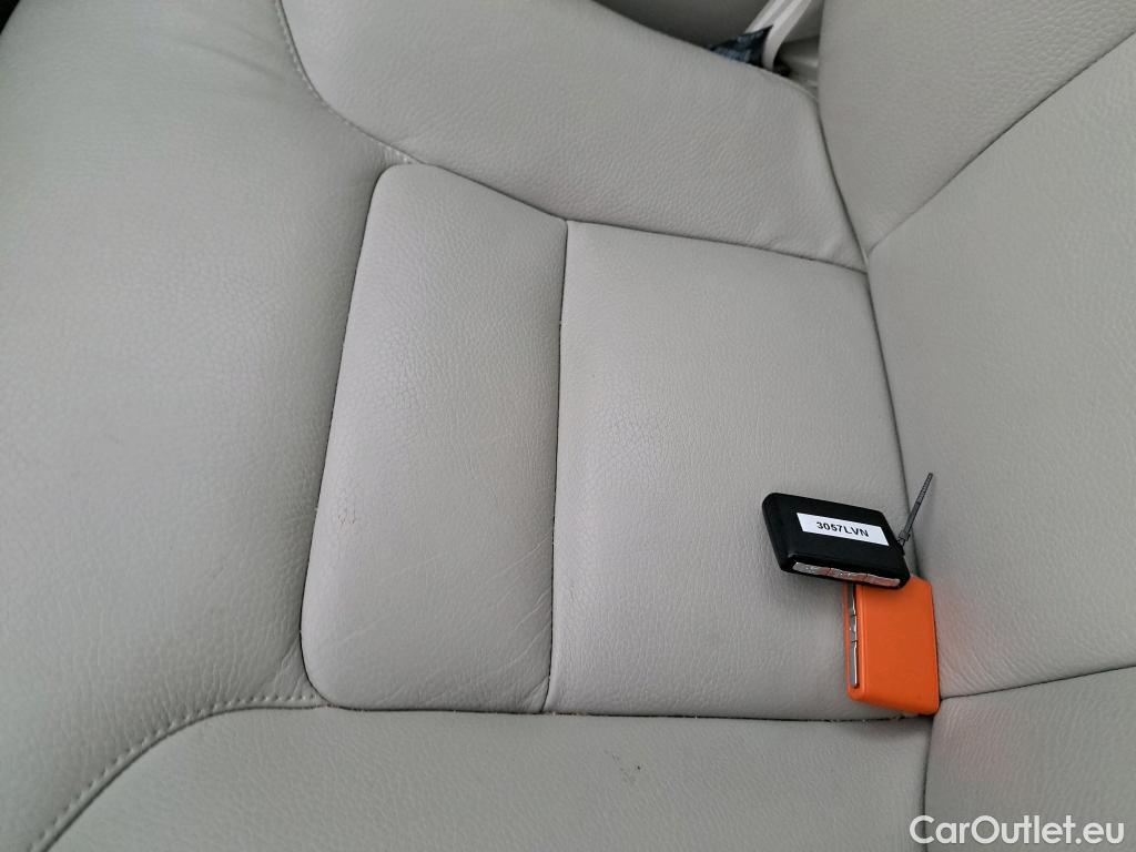  Volvo  XC60 VOLVO  / 2017 / 5P / todoterreno 2.0 B4 D AWD Momentum Pro Auto #24