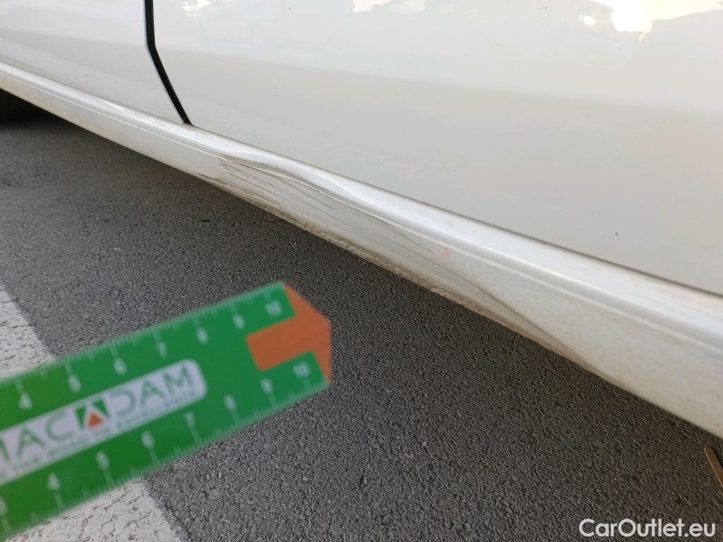  Volkswagen  Golf  VOLKSWAGEN / 2020 / 5P / berlina con portón Life 1.0 eTSI 81kW (110CV) DSG #4