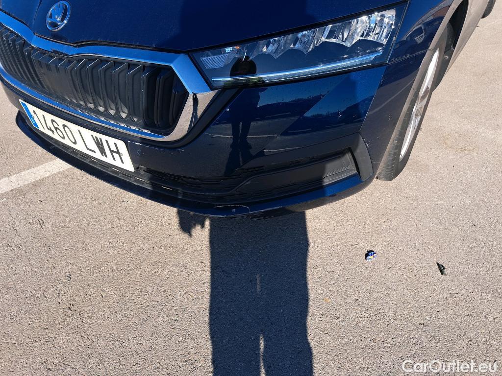  Skoda  Octavia SKODA  / 2020 / 5P / familiar Combi 2.0 TDI 110kW(150CV) DSG Ambition #29