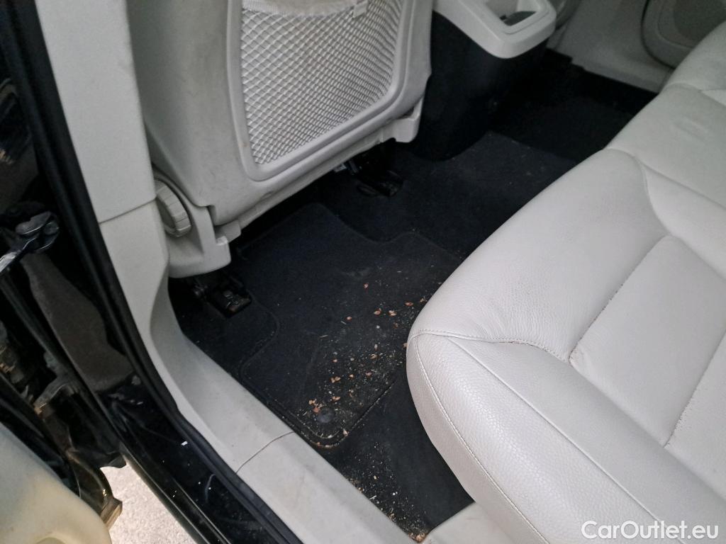  Volvo  XC60 VOLVO  / 2017 / 5P / todoterreno 2.0 B4 D AWD Momentum Pro Auto #29