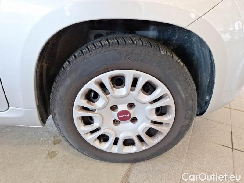  Fiat  Panda FIAT  / 2011 / 5P / BERLINA 1.2 69CV E6 EASY #17