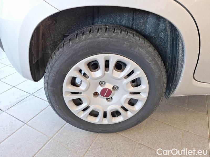  Fiat  Panda FIAT  / 2011 / 5P / BERLINA 1.2 69CV E6 EASY #18