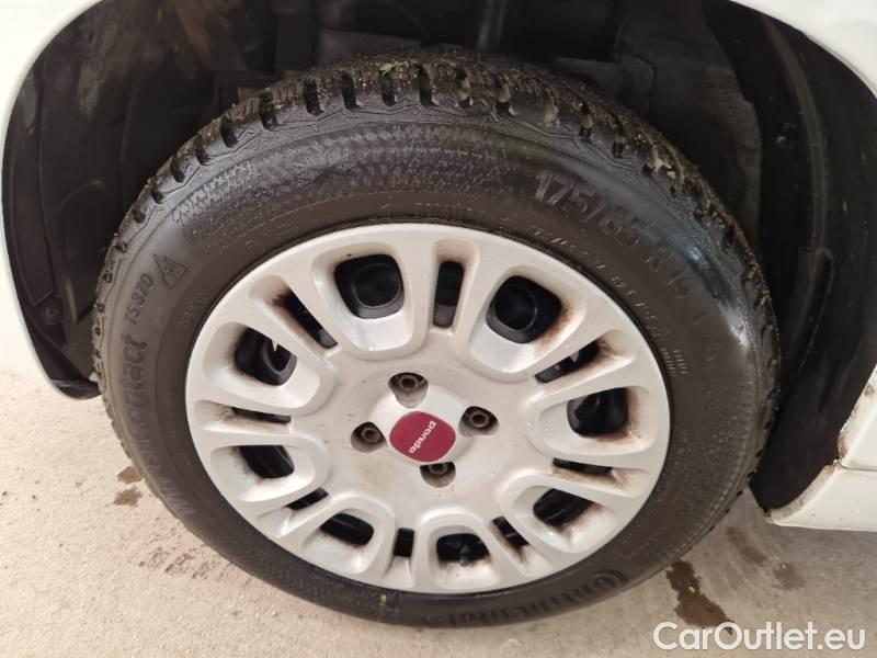  Fiat  Panda FIAT  / 2011 / 5P / BERLINA 1.2 69CV E6 EASY #20