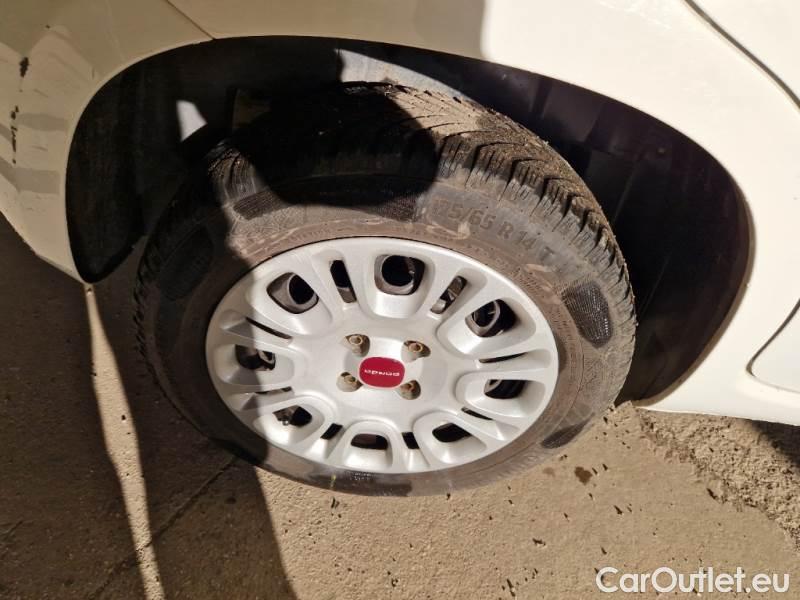  Fiat  Panda FIAT  / 2011 / 5P / BERLINA 1.2 69CV E6 EASY #54