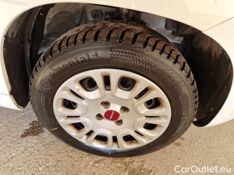  Fiat  Panda FIAT  / 2011 / 5P / BERLINA 1.2 69CV E6 EASY #52