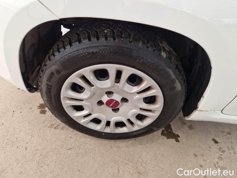  Fiat  Panda FIAT  / 2011 / 5P / BERLINA 1.2 69CV E6 EASY #58