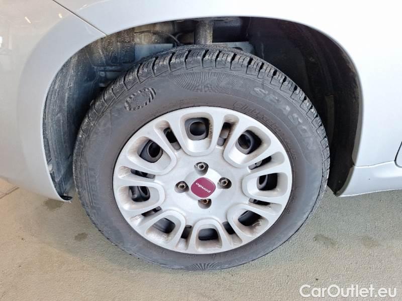  Fiat  Panda FIAT  / 2011 / 5P / BERLINA 1.2 69CV E6 EASY #20
