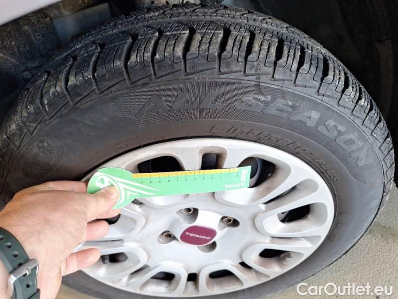  Fiat  Panda FIAT  / 2011 / 5P / BERLINA 1.2 69CV E6 EASY #47