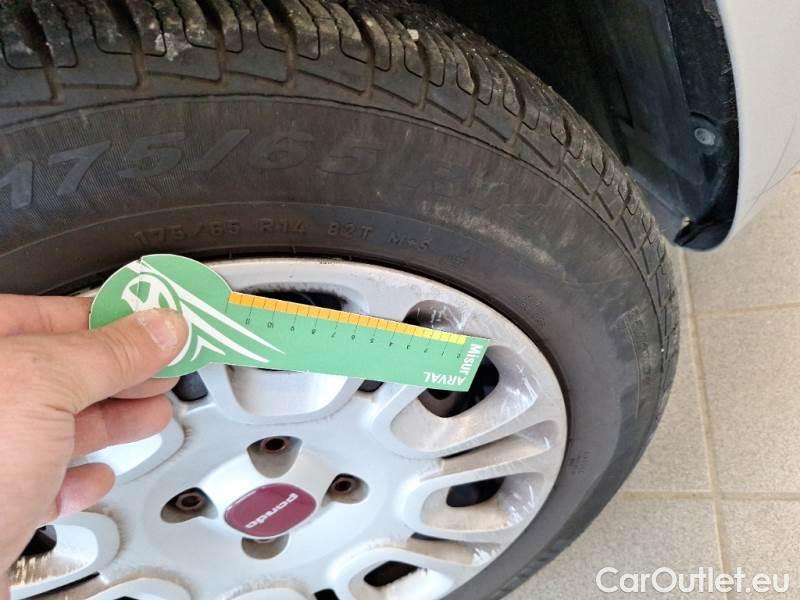  Fiat  Panda FIAT  / 2011 / 5P / BERLINA 1.2 69CV E6 EASY #40