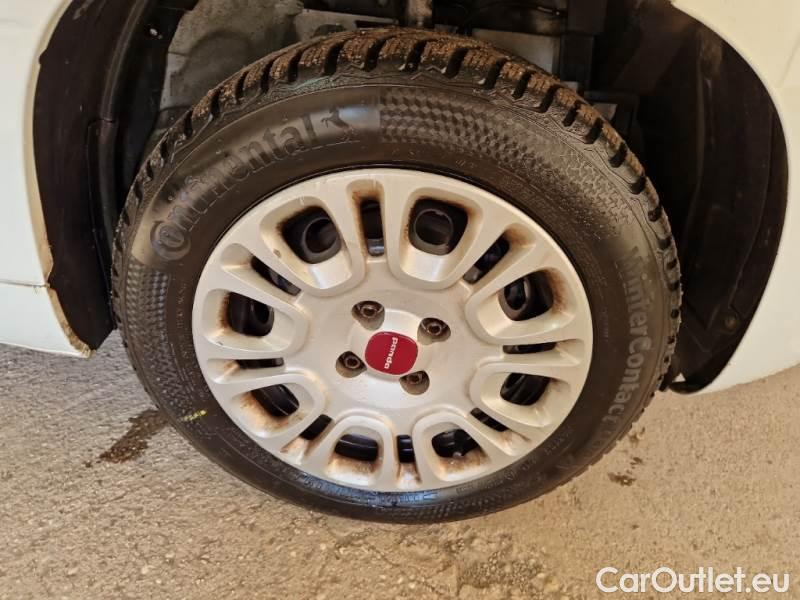  Fiat  Panda FIAT  / 2011 / 5P / BERLINA 1.2 69CV E6 EASY #17