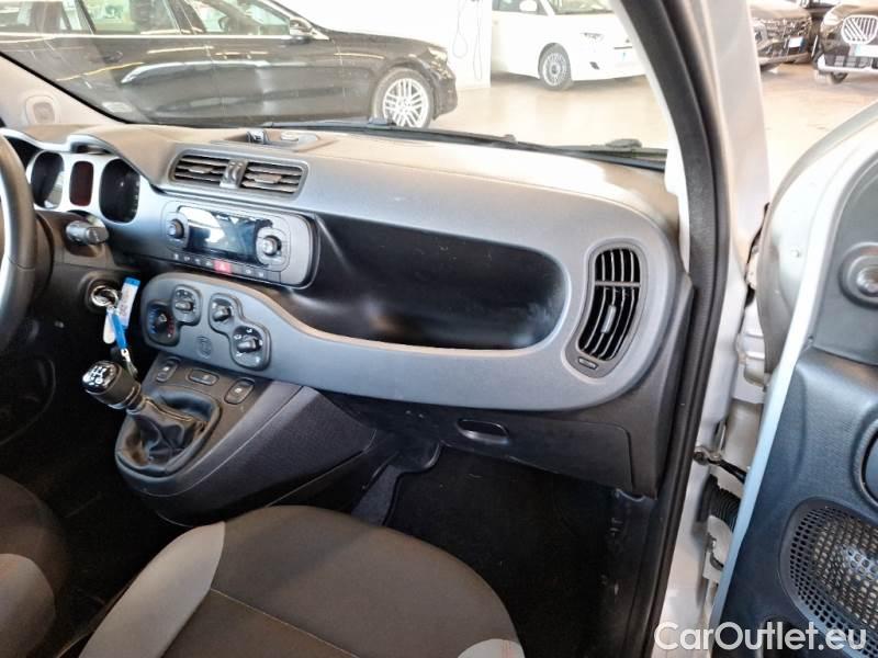  Fiat  Panda FIAT  / 2011 / 5P / BERLINA 1.2 69CV E6 EASY #48