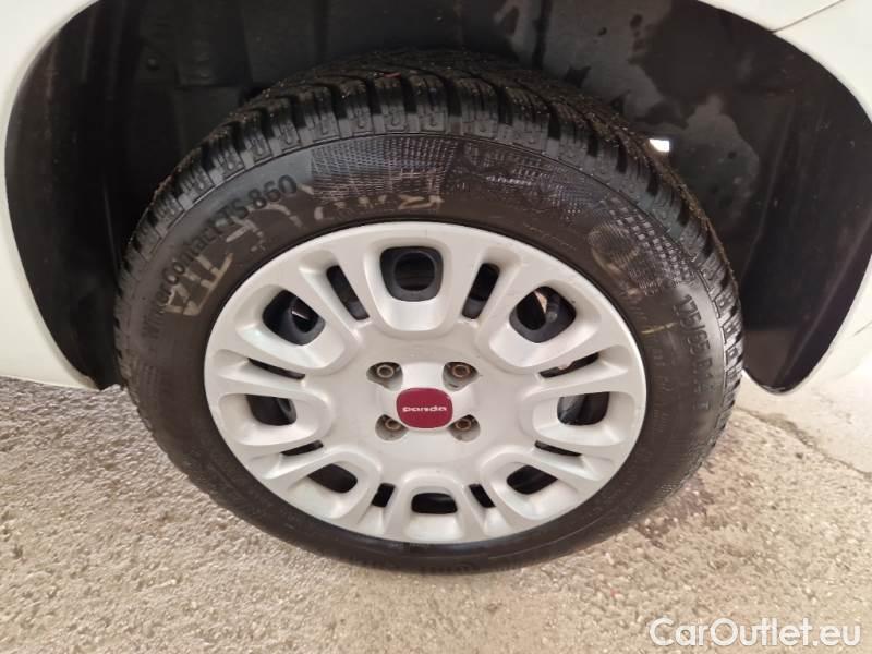  Fiat  Panda FIAT  / 2011 / 5P / BERLINA 1.2 69CV E6 EASY #56