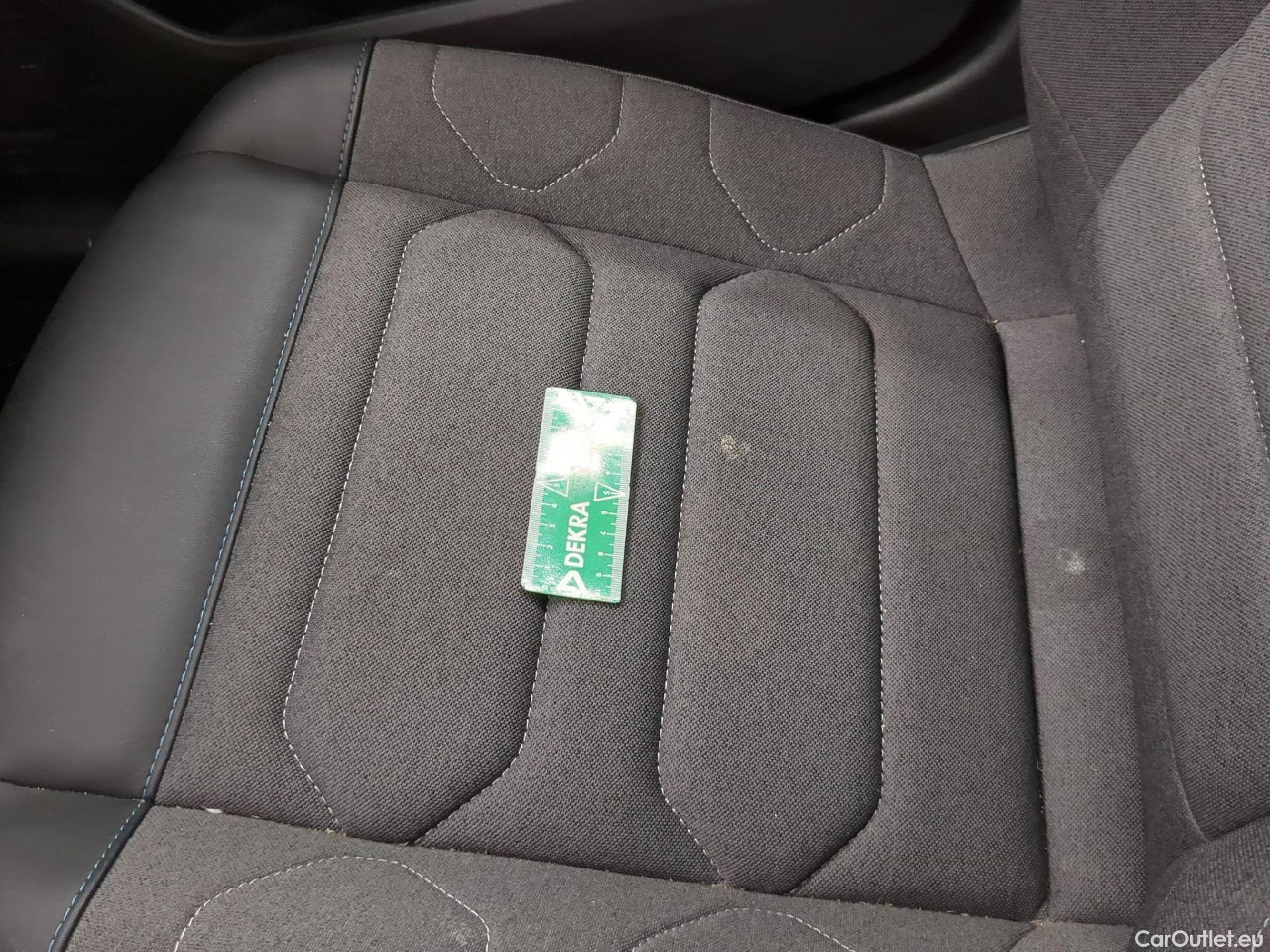  Citroen  C4 CITROEN  X / 2022 / 4P / Berline PureTech 130 S&S EAT8 Feel Pack #4