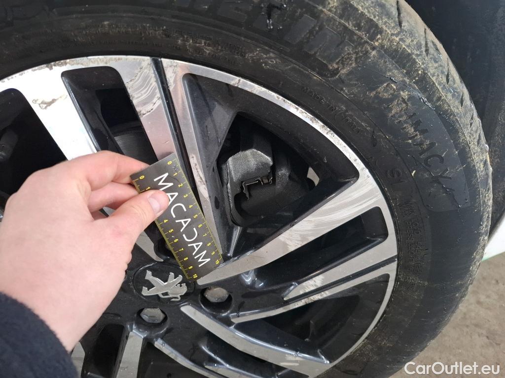  Peugeot  208  Allure Business 1.5 HDi 100CV BVM6 E6d #37