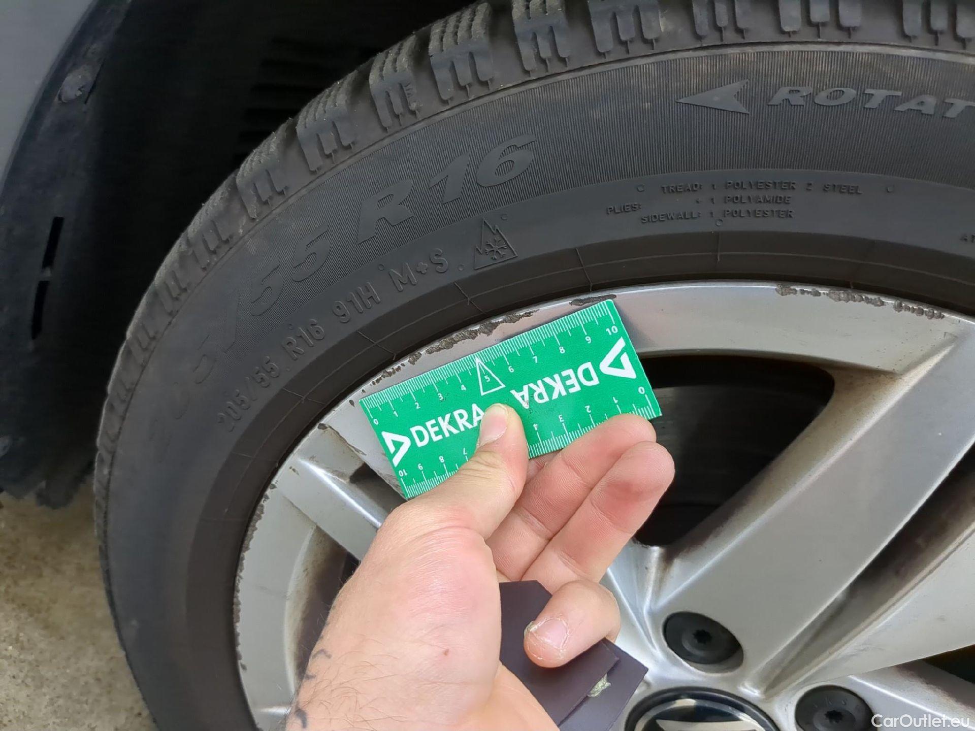  Volkswagen  Golf  VOLKSWAGEN / 2020 / 5P / Berline 2.0 TDI SCR 115 DSG7 Life Busi #12