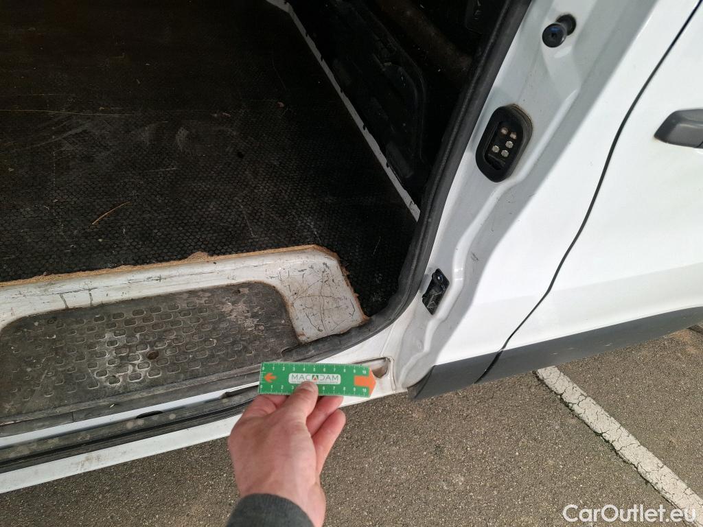  Renault  Trafic  Fourgon L2H1 3T Grand Confort 2.0 dCi 130CV BVM6 E6d #51