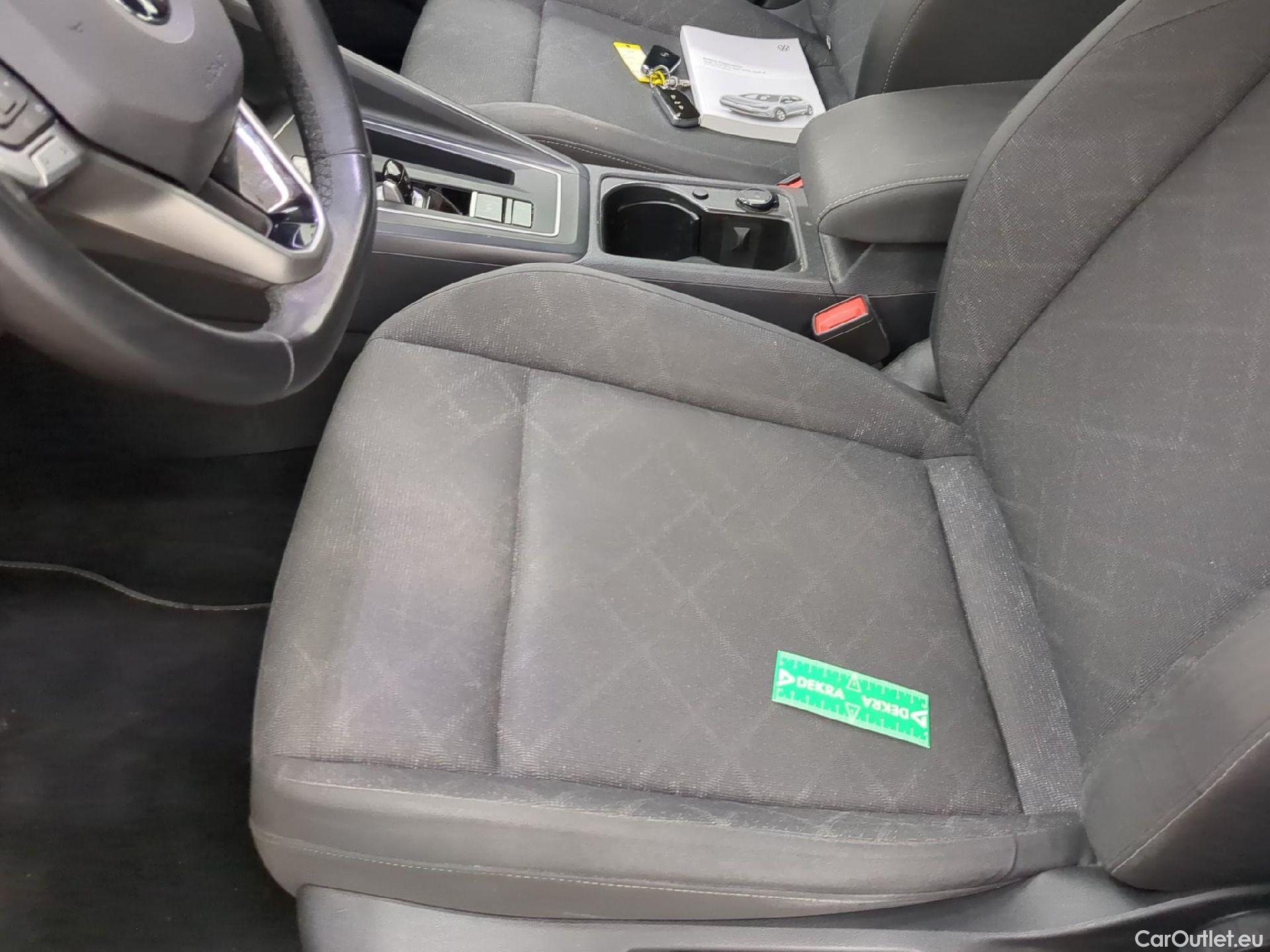  Volkswagen  Golf  VOLKSWAGEN / 2020 / 5P / Berline 2.0 TDI SCR 115 DSG7 Life Busi #1