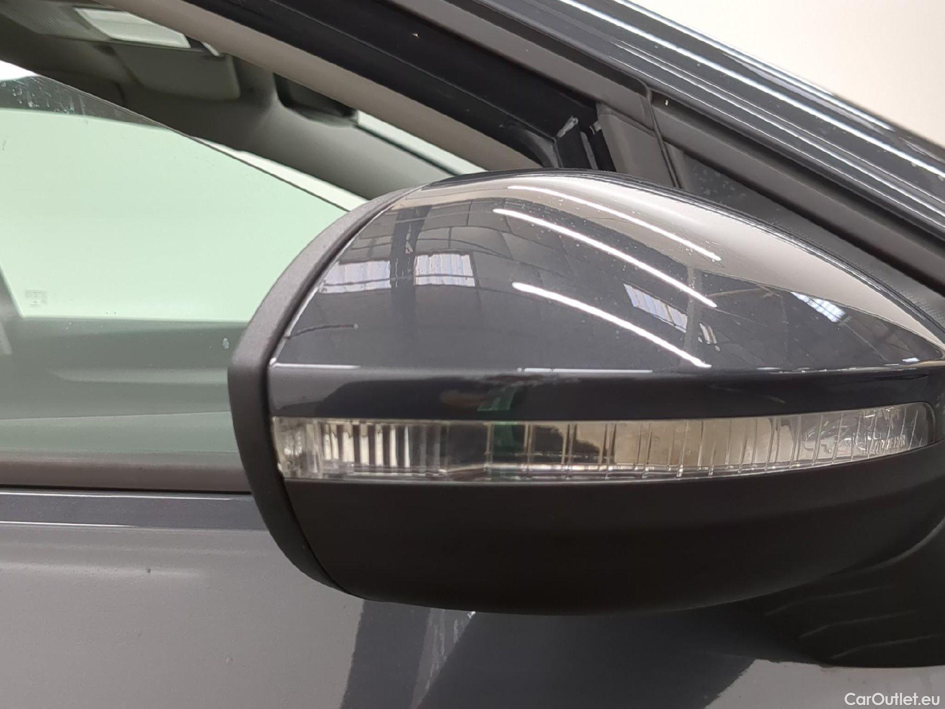  Volkswagen  Golf  VOLKSWAGEN / 2020 / 5P / Berline 2.0 TDI SCR 115 DSG7 Life Busi #24