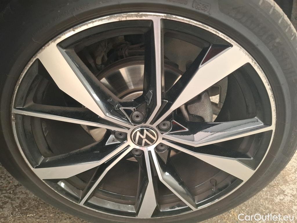  Volkswagen  Tiguan VOLKSWAGEN  / 2020 / 5P / SUV 2.0 TDI 150 DSG7 R-Line Exclusive #2