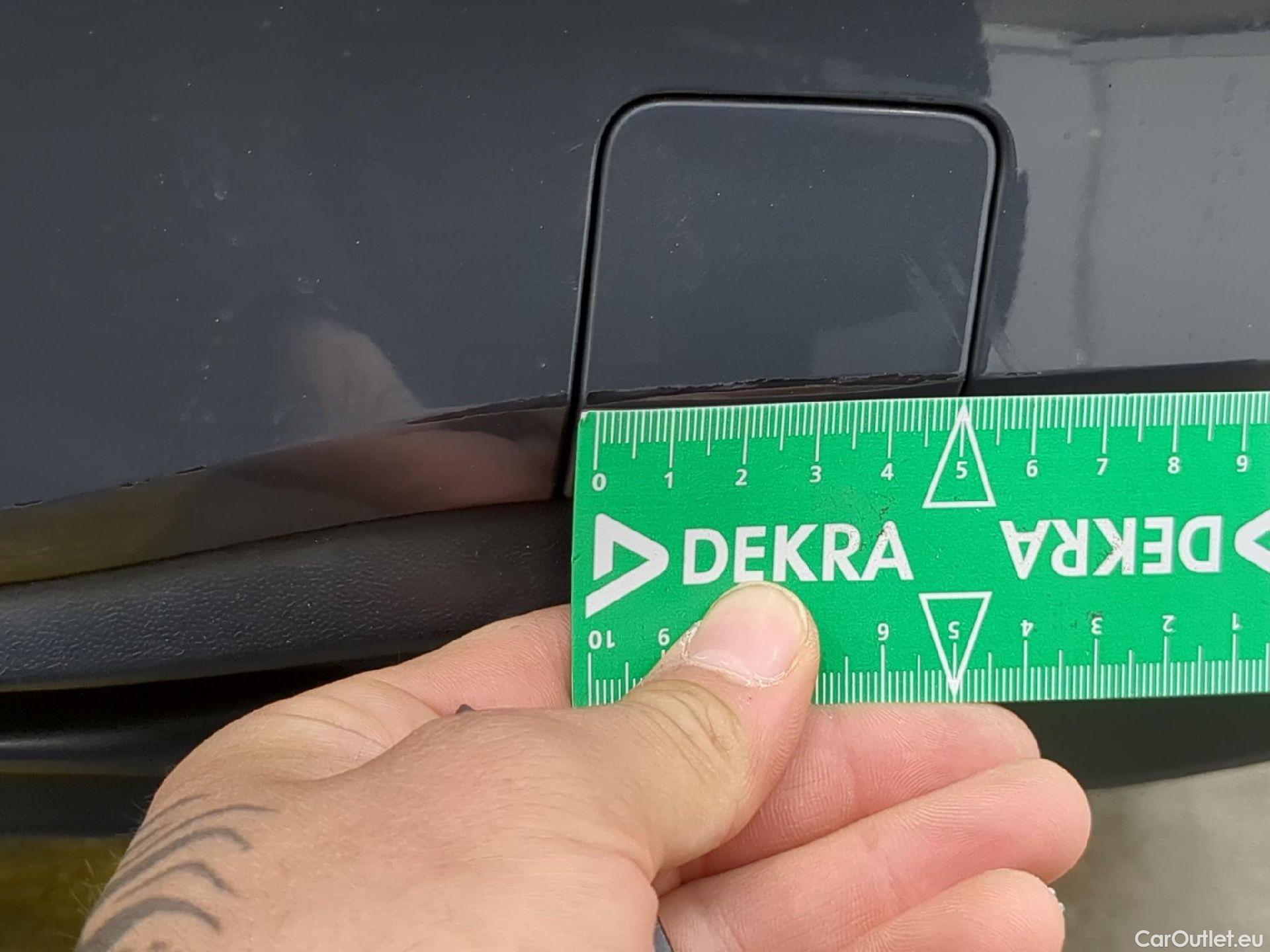  Volkswagen  Golf  VOLKSWAGEN / 2020 / 5P / Berline 2.0 TDI SCR 115 DSG7 Life Busi #40