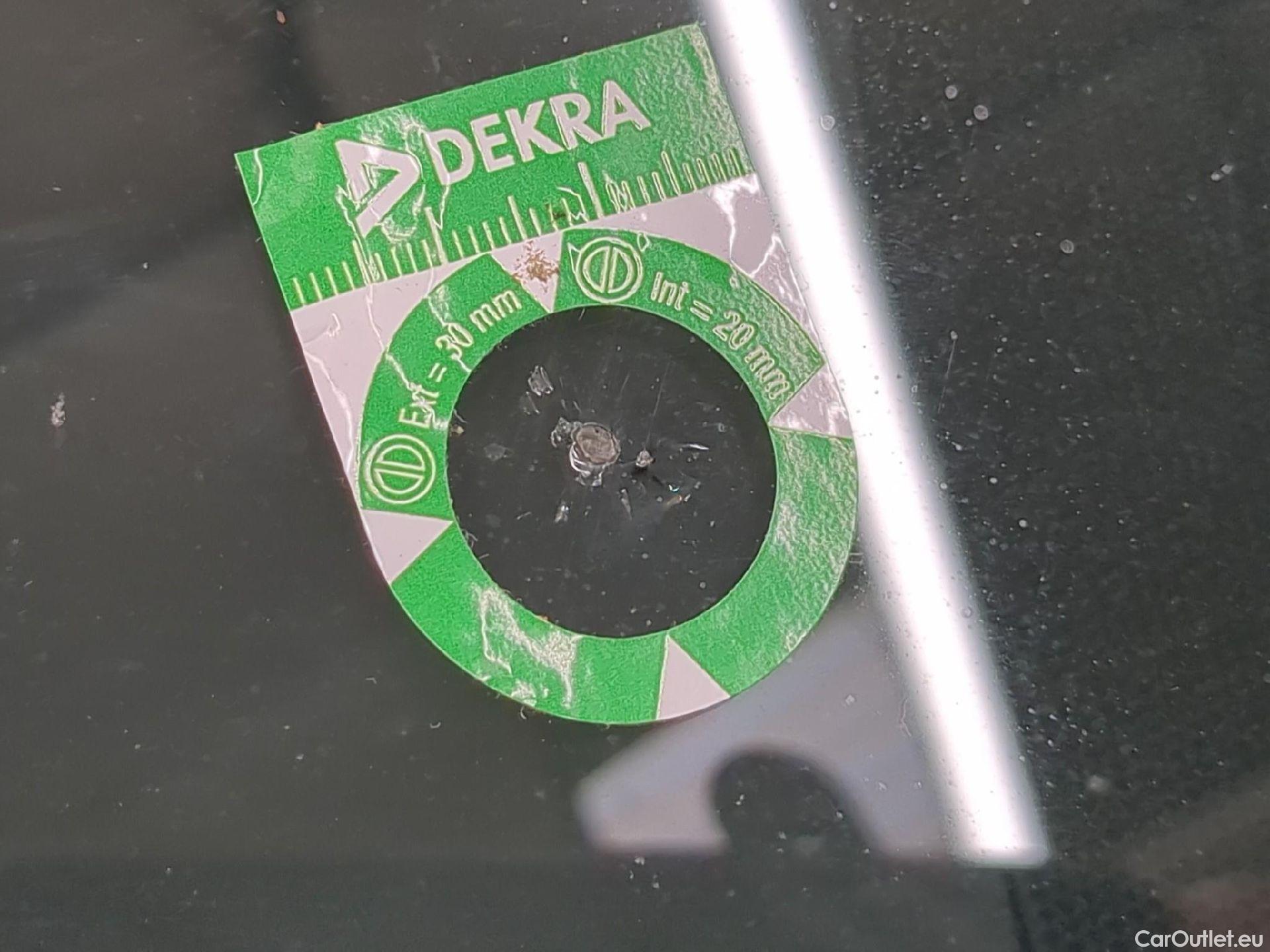  Volkswagen  Golf  VOLKSWAGEN / 2020 / 5P / Berline 2.0 TDI SCR 115 DSG7 Life Busi #42