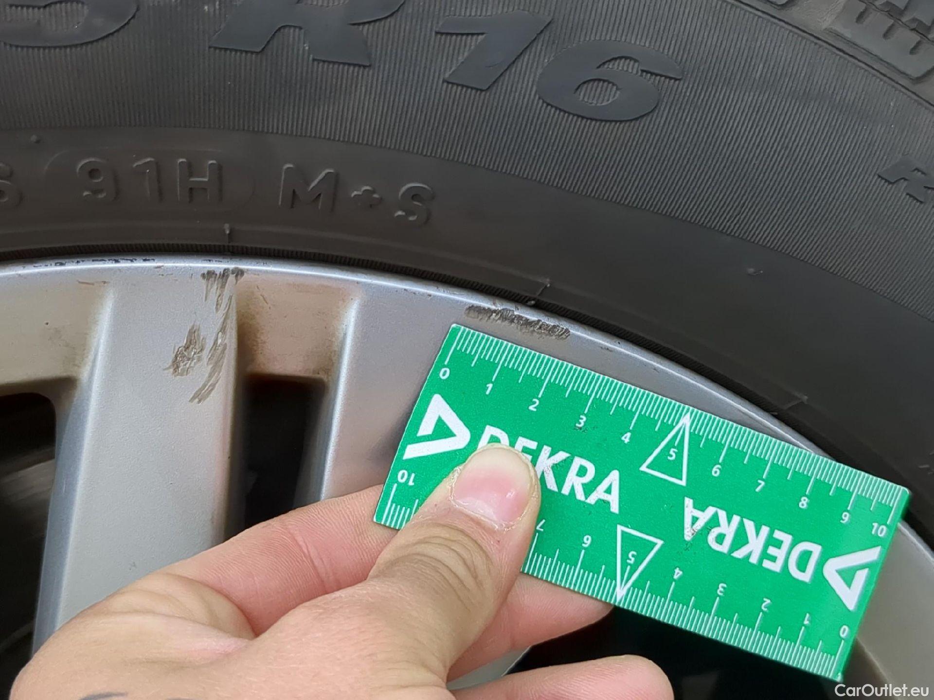  Volkswagen  Golf  VOLKSWAGEN / 2020 / 5P / Berline 2.0 TDI SCR 115 DSG7 Life Busi #18