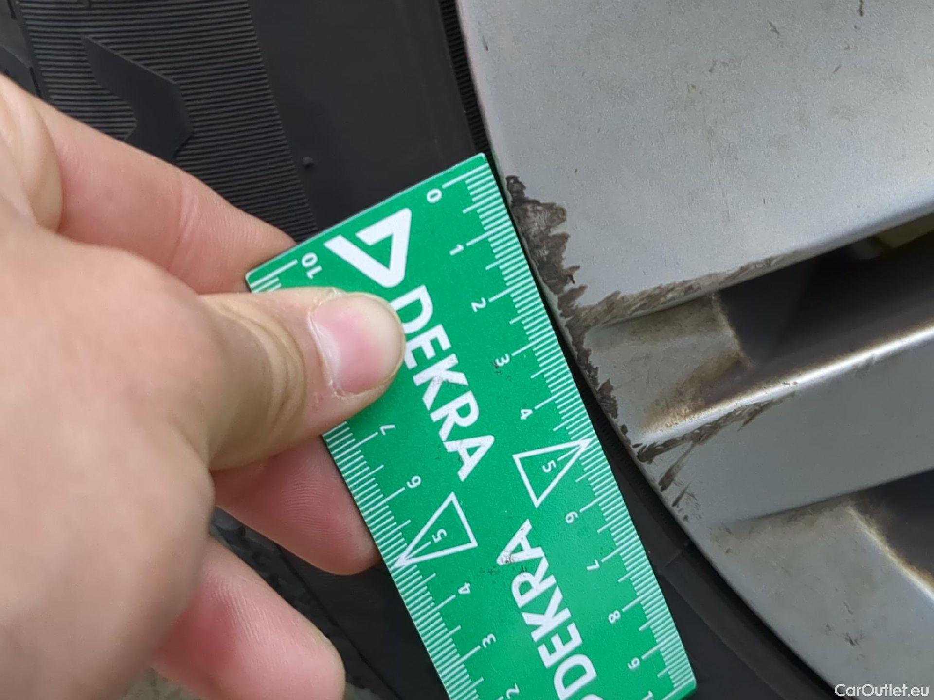  Volkswagen  Golf  VOLKSWAGEN / 2020 / 5P / Berline 2.0 TDI SCR 115 DSG7 Life Busi #19