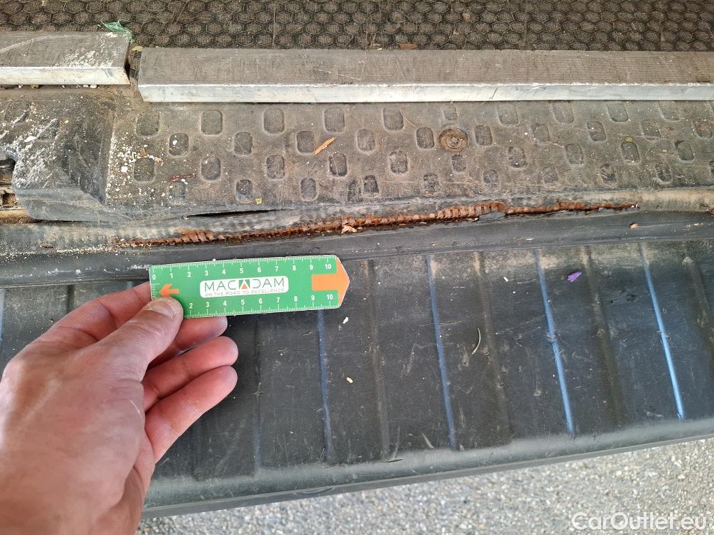  Renault  Trafic  Fourgon L2H1 3T Grand Confort 2.0 dCi 130CV BVM6 E6d #49