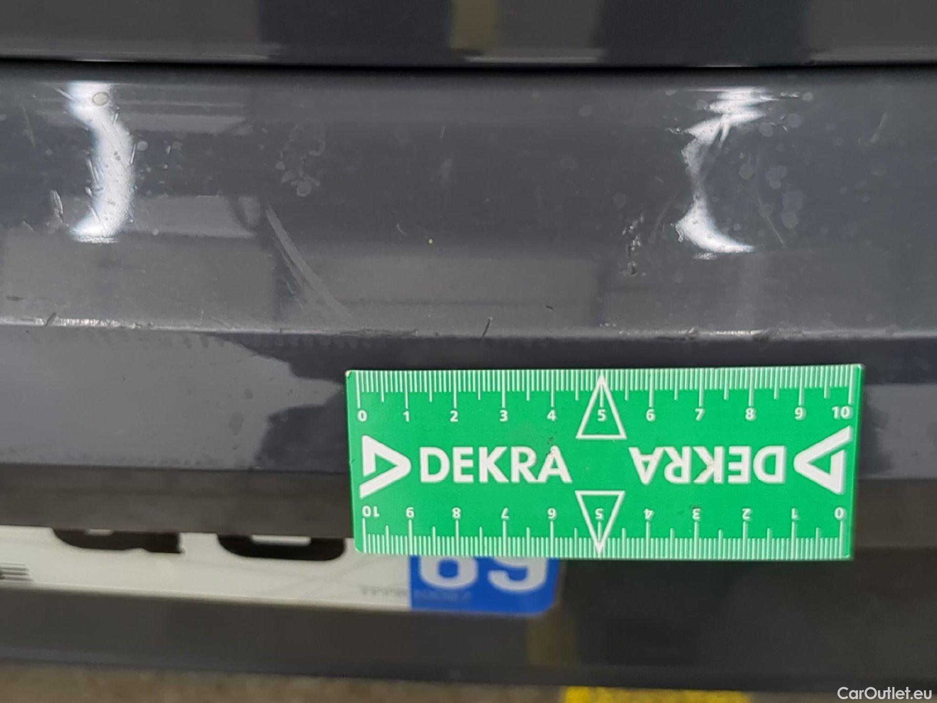  Volkswagen  Golf  VOLKSWAGEN / 2020 / 5P / Berline 2.0 TDI SCR 115 DSG7 Life Busi #35