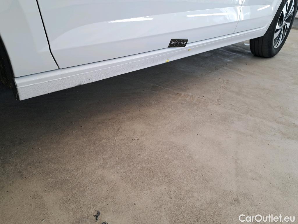  Volkswagen  Polo VOLKSWAGEN  / 2017 / 5P / Berline 1.0 TSI 95 Lounge Business #4