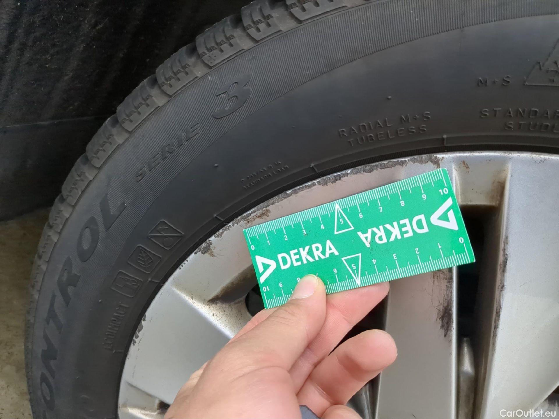  Volkswagen  Golf  VOLKSWAGEN / 2020 / 5P / Berline 2.0 TDI SCR 115 DSG7 Life Busi #15